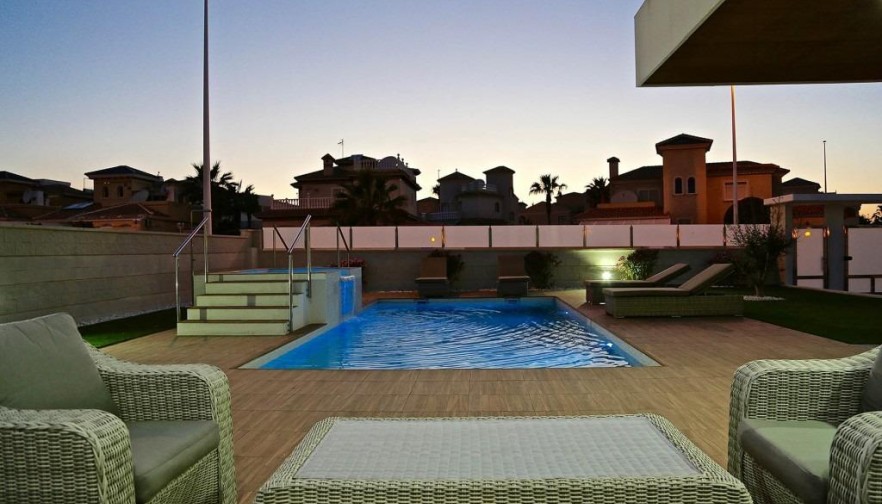 Nueva construcción  - Villa - Orihuela Costa - Campoamor